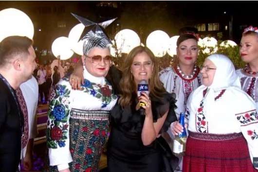 Вєрка Сердючка з шампанським прийшла на Євробачення (відео)