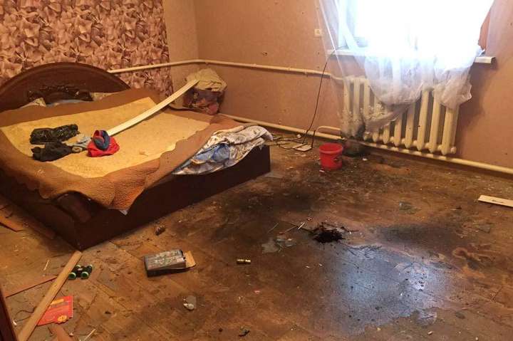 У будинок депутата на Рівненщині кинули гранату (фото)