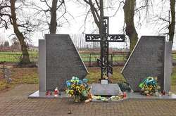  Меморіал в Сагрині в пам&rsquo;ять жертв, які загинули 10 березня 1944 року 