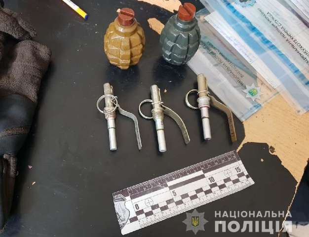 В киевском метро задержали мужчину с гранатами