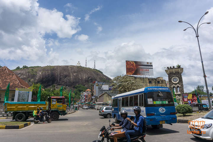 У Шрі-Ланці ввели комендантську годину 