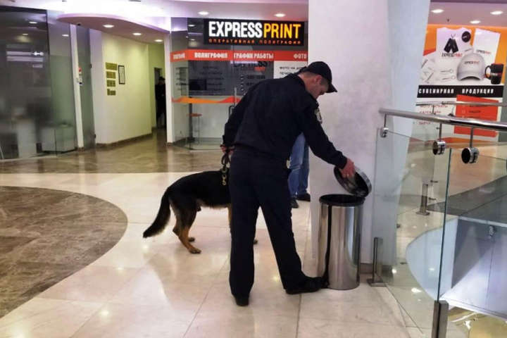 В Одесі шукають вибухівку на 12 об'єктах: у готелях, торгових центрах та аеропорту