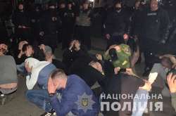 Рейдерське захоплення заводу у Вінниці: силовики затримали 50 молодиків