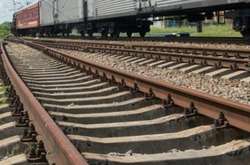 У Києві електричка збила чоловіка