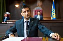 Вже у свій перший робочий день новий президент України Володимир Зеленський може підписати кілька кадрових указів