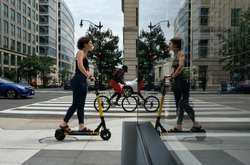 У Парижі можуть заборонити електричні скутери