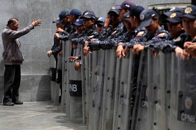 У Венесуелі силовики заблокували будівлю парламенту