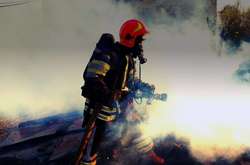 На Осокорках під час пожежі у приватному будинку ледь не загинув чоловік