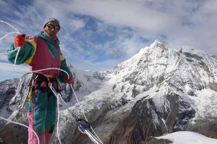 Непалець встановив світовий рекорд, піднявшись на Еверест 23-й раз