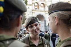 У 2016 році було розширено перелік посад для жінок солдатського, сержантського і старшинського складу на 63 позиції - вперше в українській історії