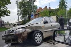 У Вінниці два легковики знесли острівець безпеки через ДТП