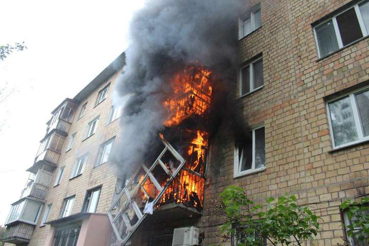 Пожежа у будинку в Києві забрала життя чоловіка (фото)