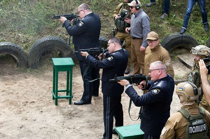 Які підрозділи поліції першими отримають пістолети-кулемети MP5