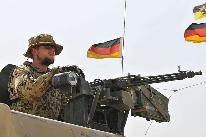 Німеччина і Нідерланди призупинили військові місії в Іраку