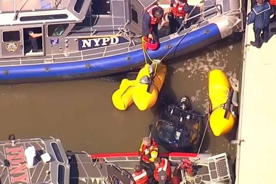 У Нью-Йорку вертоліт впав в річку Гудзон: відео
