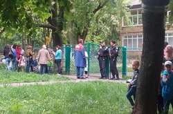 Хвиля «замінувань» докотилася до дитячих садочків Києва (фото)
