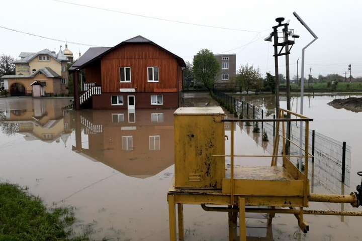 Івано-Франківщину підтопило через сильні дощі 
