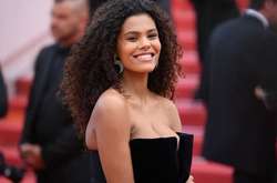 Тина Кунаки в бархатном платье показала фигуру после родов