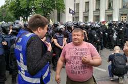 Чому виникла сутичка між поліцією і євробляхерами під Радою (фото)