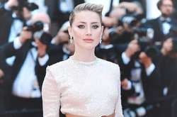 Эмбер Херд подчеркнула соблазнительную фигуру прозрачным платьем на премьере в Каннах