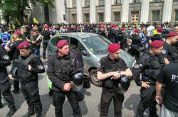 Від «євробляхера» під Радою постраждав поліцейський