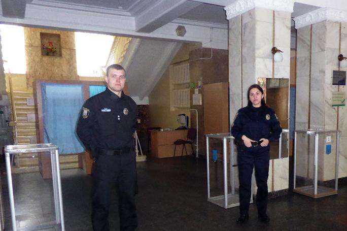 Для охорони виборчих дільниць у Києві залучали навіть слідчих 