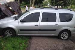  Після наїзду на пішоходів автомобіль пролетів зелені насадження та влетів у паркан 