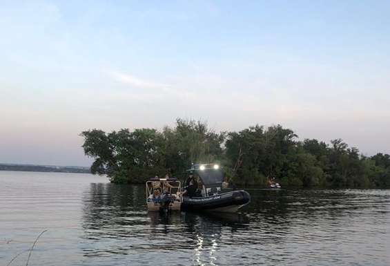 Поліцейські у Дніпрі виловили з річки наркоділка, який втікав уплав