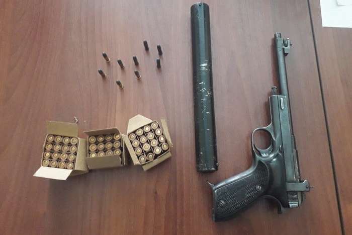 <p>У помешканні чоловіка були проведені обшуки</p> - У Полтаві СБУ затримала торгівця зброєю