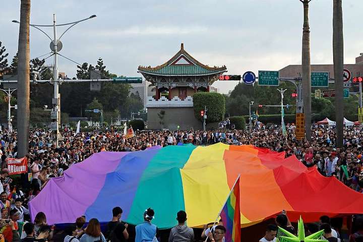 Тайвань першим в Азії узаконив одностатеві шлюби