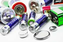 Шари цього акумулятора утримуються силою кулонівського тяжіння, а в звичайних - силою Ван-дер-Ваальса, що поступається першій за силою