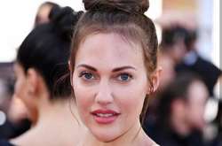 Звезда «Великолепного века» Мерьем Узерли оконфузилась с платьем на Каннском кинофестивале