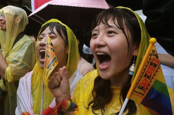 Парламент Тайваня первым в Азии одобрил однополые браки
