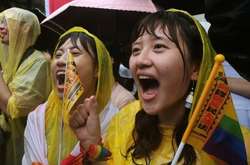 Парламент Тайваня первым в Азии одобрил однополые браки