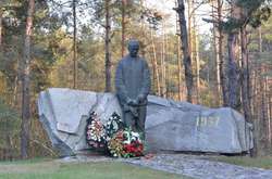 У неділю до заповідника «Биківнянські могили» курсуватиме автобус (схема)