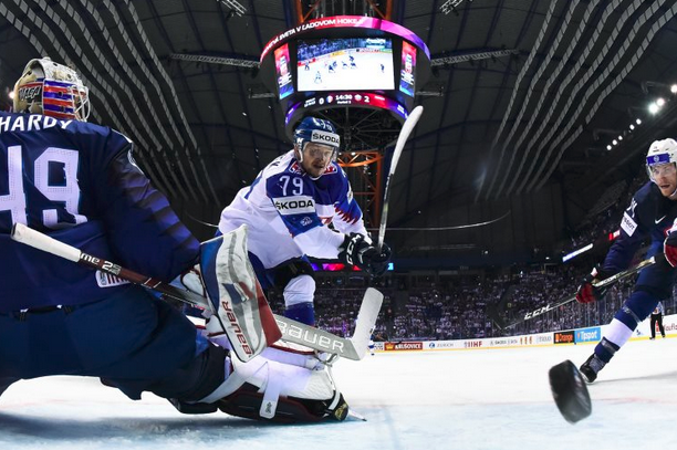 Чемпіонат світу з хокею: словаки з легкістю впоралися з французами (відео)