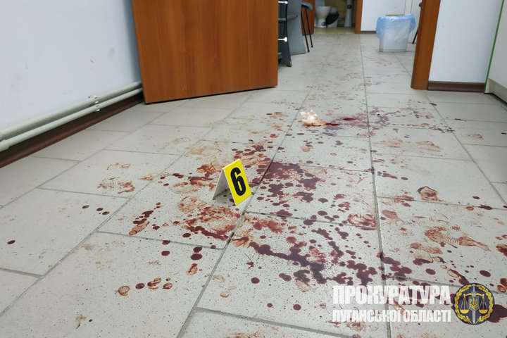 У відділенні банку на Луганщині чоловік підірвався на гранаті