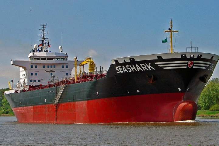 «Ситуація на борту критична»: єгипетські військові утримують танкер з українцями