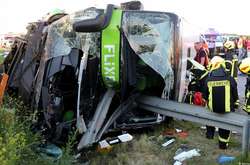 На автобані у Німеччині перекинувся рейсовий автобус: понад 60 постраждалих