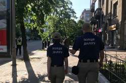 Правоохоронці на вулиці Інститутській