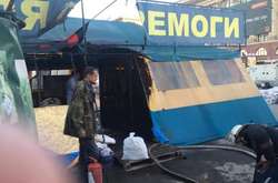 Вночі невідомі підпалили волонтерський намет у Харкові 