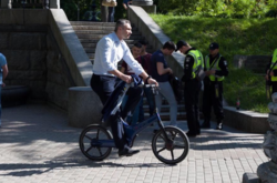  Виталий Кличко 
 twitter.com/Vitaliy_Klychko 