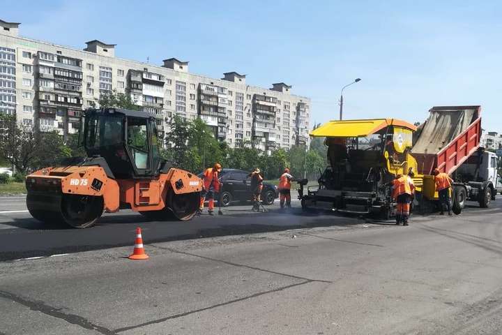 Ремонтні роботи на дорогах Києва у розпалі (фото)