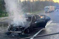 Автомобіль згорів майже вщент