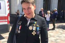 Нардеп Надія Савченко прийшла на інавгурацію Зеленського з орденами на піджаку