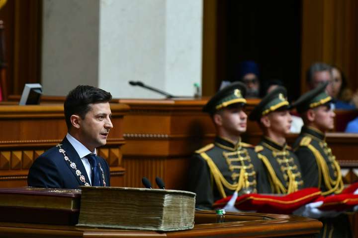 Володимир Зеленський під час інавгураційної промови у Верховній Раді, 20 травня 2019 року - Не до сміху. Аналіз першої промови президента Зеленського