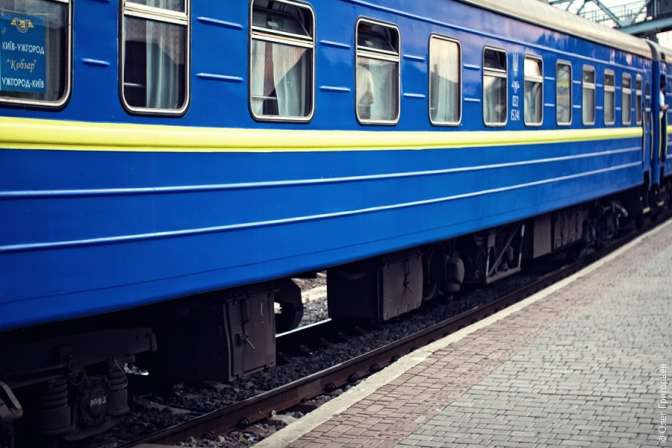«Укрзалізниця» розпочала продаж квитків на 18 літніх поїздів до моря
