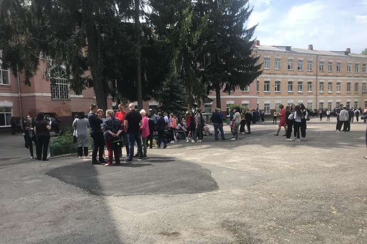 У Вінниці школу евакуювали через розпилений газ