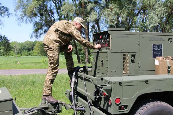 США передали українським військовим два сучасних контрбатарейних радари