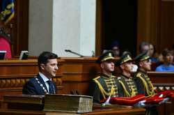 Зеленський підписав свій перший указ на посаді президента